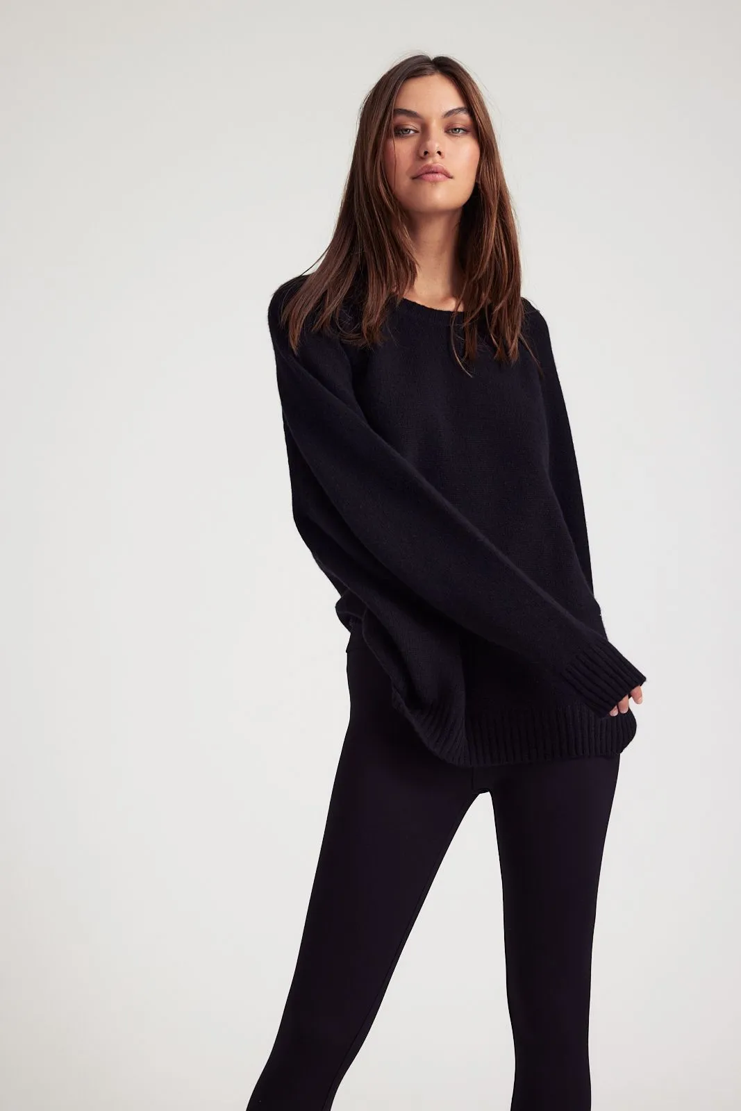 Black Cashmere Loose Gauge Crewneck